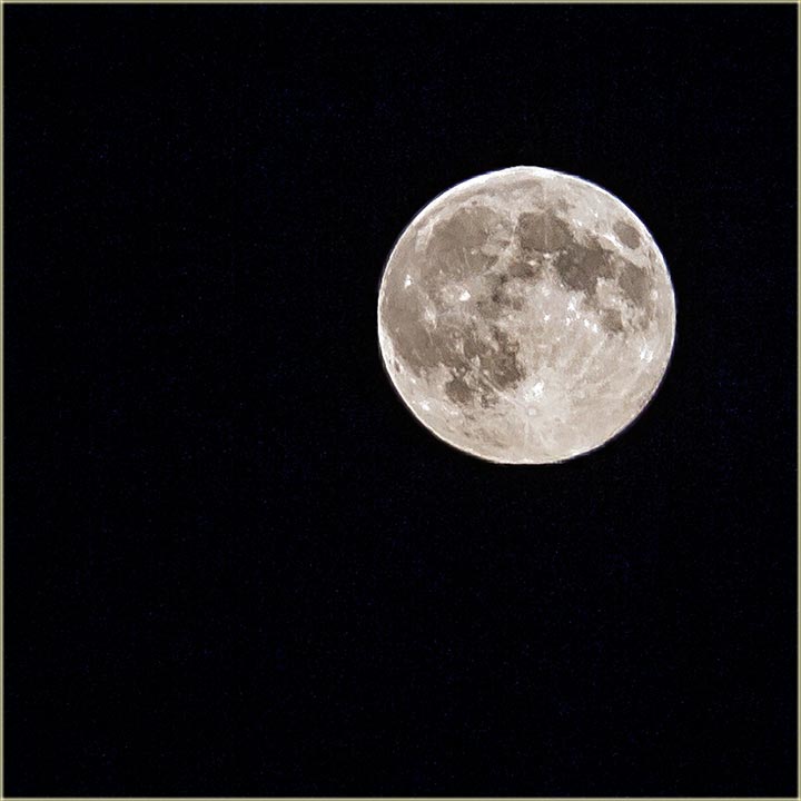 Mesec, najveći, najbliži, najsvetliji...