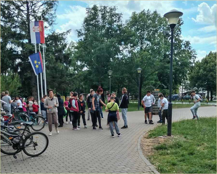 Novo Miloevo, je naNovo zavrnilo rukave 1/3 !!!