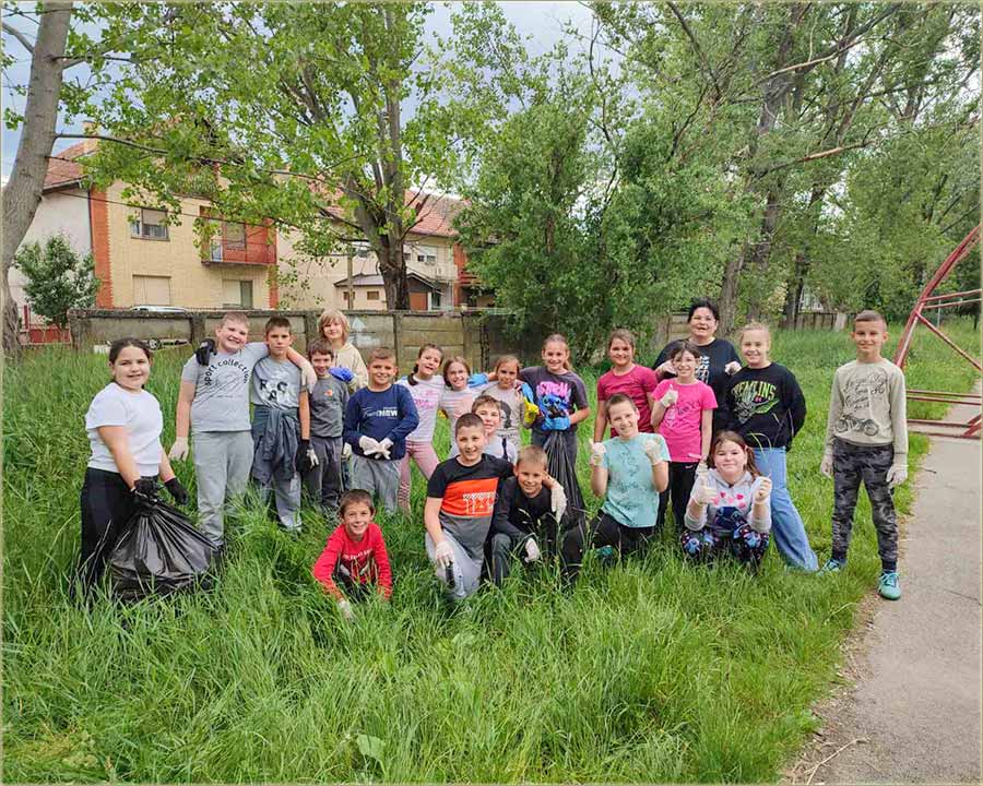 Novo Miloevo, je naNovo zavrnilo rukave 3/3 !!!