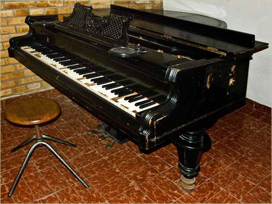 Najstariji klavir u NM I ...
