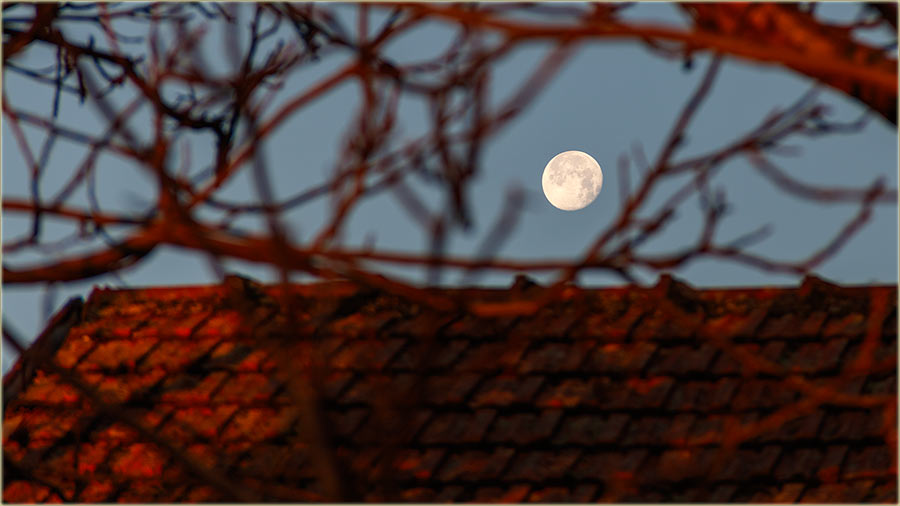 Kanda Mesec, st�lno be�i odC&ucirc;nca ?!?