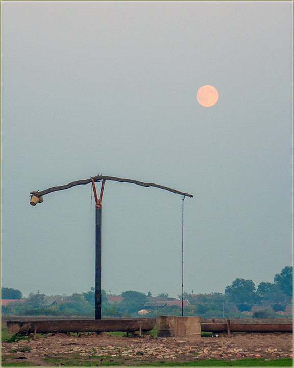 Stara fotografija, stari �eram i Pun mesec...