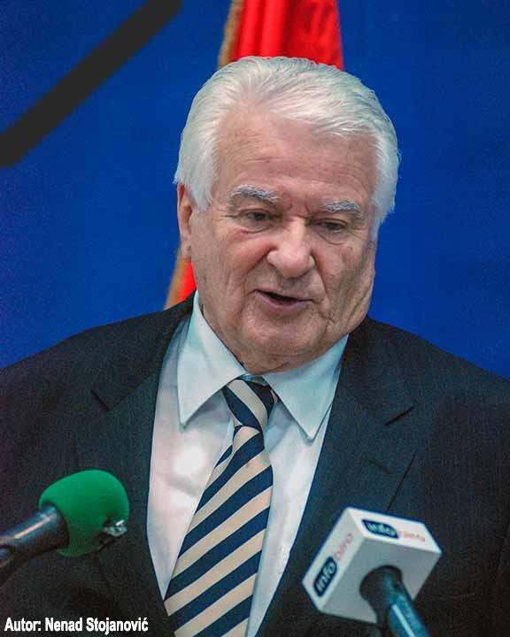 Upokojijo se profesor Dragoljub Mićunović...