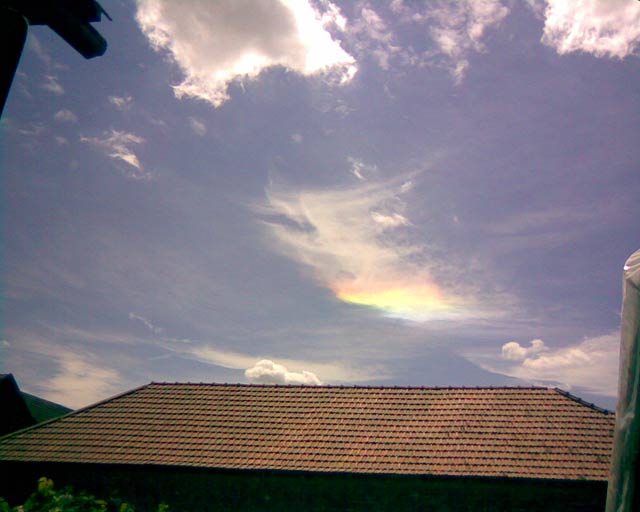 Oblak u dugine farbe...